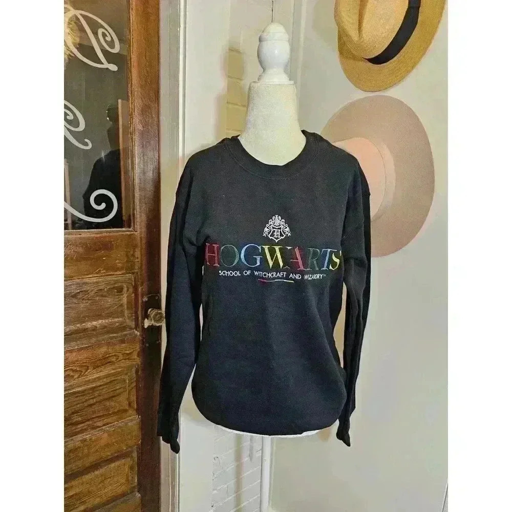 Box Lunch Hogwarts Size S Black Crewneck Sweatshirt NWT